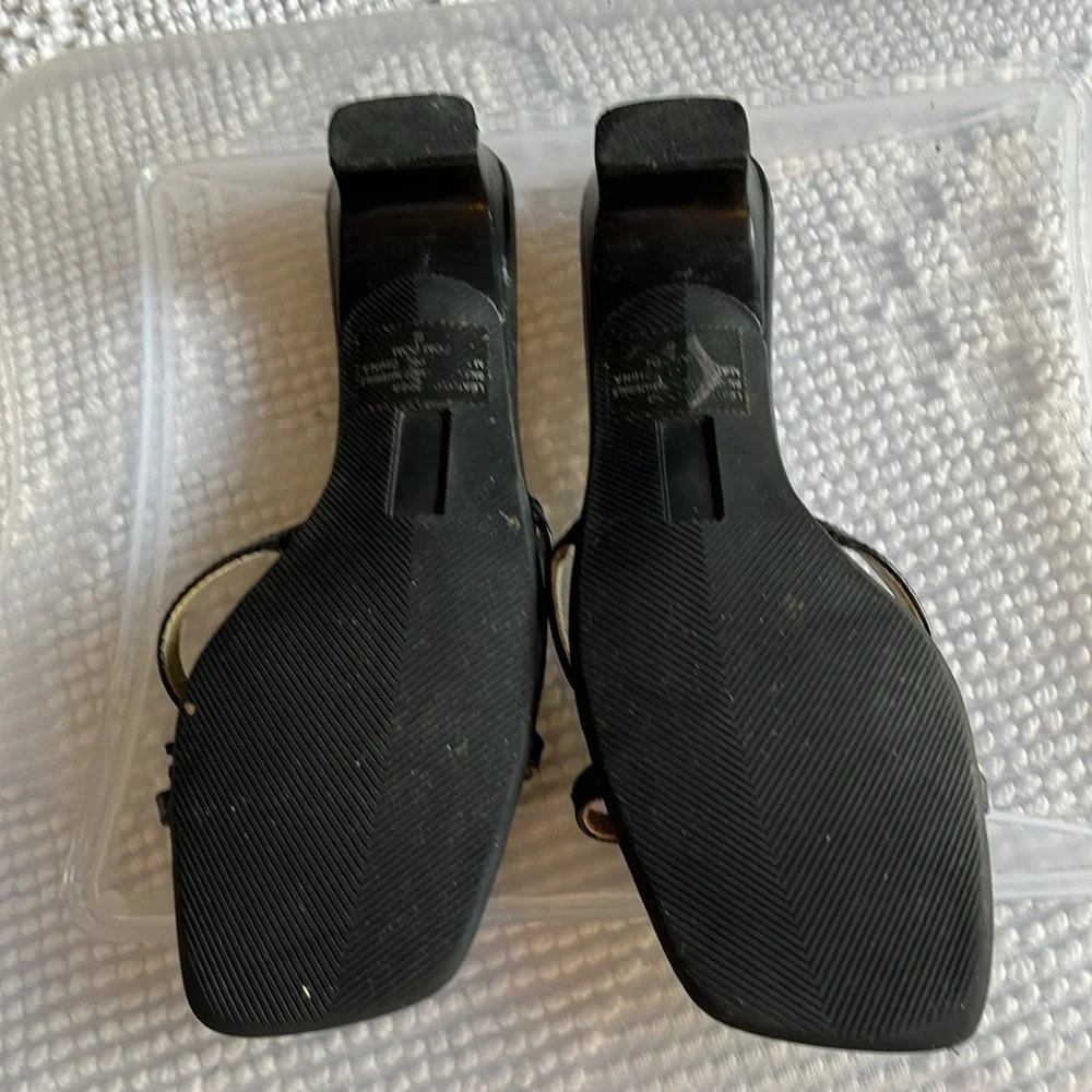 Hillard & Hanson black patent leather 1.5 inch heeled sandals. Size 6.5.
